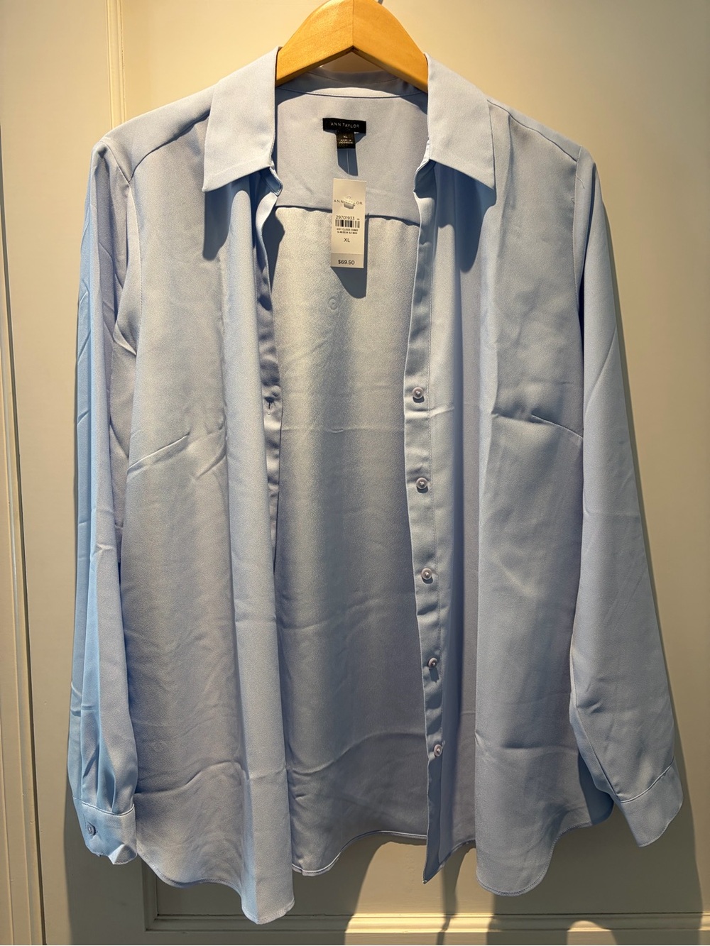 Ann Taylor Light Blue Women's Perfect Shirt - Picture 4 of 4